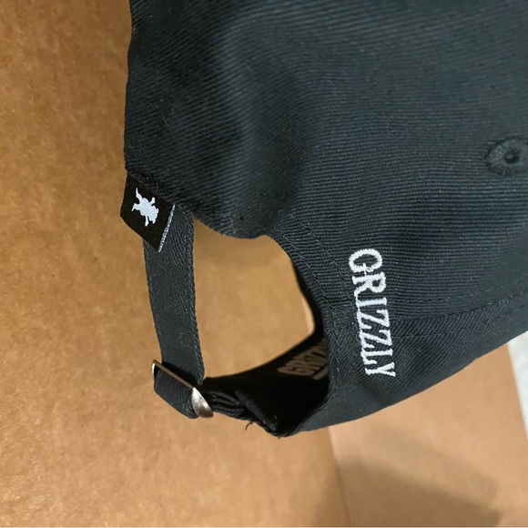 Grizzly black dads hat - Picture 2 of 3